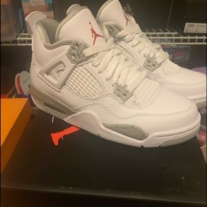 Brand New in box Authentic Nike Air Jordan (Oreo 4’s) women’s 7 or men 5.5y